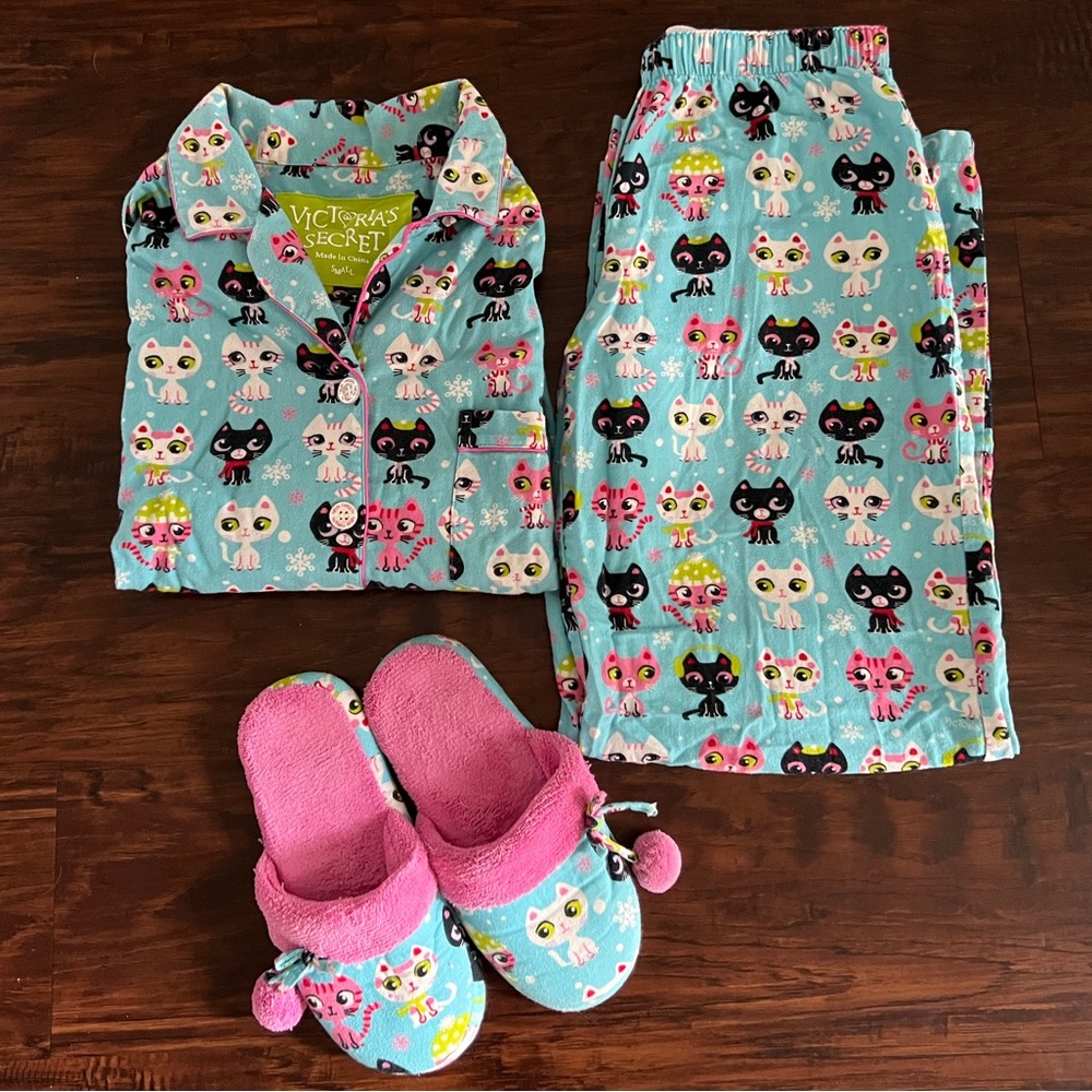 Rare vintage Victoria’s Secret cat holiday winter pajama set 3 piece slippers
